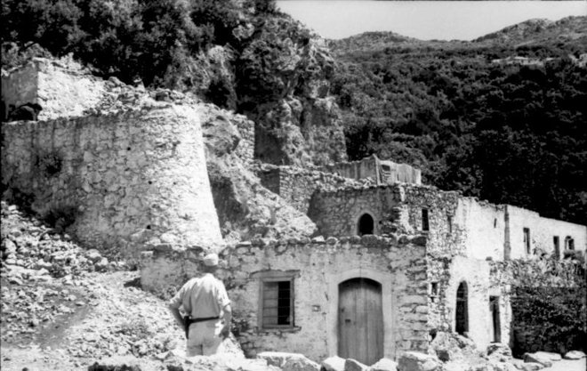 Οι φωτογραφίες της εποχής, έχουν μοναδική αξία καθώς καταγράφουν την εικόνα του χωριού λίγο πριν την καταστροφή.