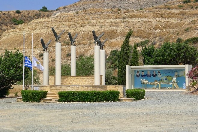 Το ελικόπτερο της Εθνικής Φρουράς κατέπεσε στις 4.20 της 10ης Ιουλίου 2002 περίπου δύο χιλιόμετρα από την αεροπορική βάση Πάφου, κοντά στο χωριό Κούκλια, συγκλονίζοντας τόσο στην Κύπρο, όσο και στην Ελλάδα.