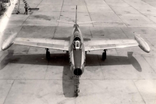 Στις 5 Μαρτίου του 1952, στην Ελευσίνα προσγειώθηκε το πρώτο F-84G Thunderjet. Η πρώτη μοίρα που εφοδιάσθηκε με τα F-84G ήταν η 337, που στάθμευε στην Ελευσίνα και ήταν εφοδιασμένη με spitfire XIe και XVIe.