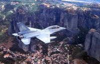 Ένα από τα δύο διθέσια F-16D (s/n) 146, φωτογραφημένο πάνω από τα Μετέωρα. (Φωτογραφία: Βασίλης Παπαχρήστου, πηγή: aviationlive.org)