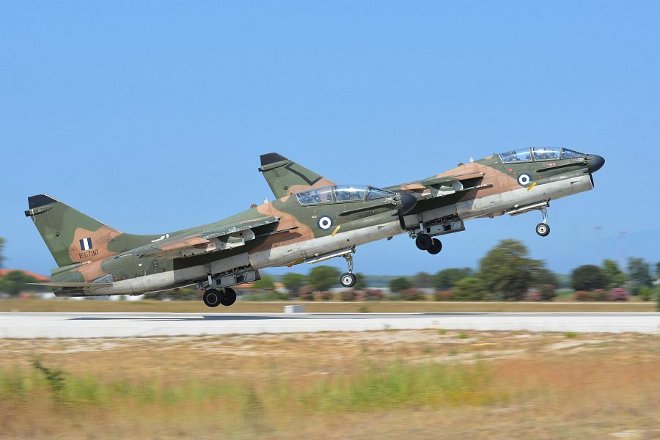 Τα δύο βομβαρδιστικά Α-7 απογειώνονται από την 116 Πτέρυγα Μάχης!
