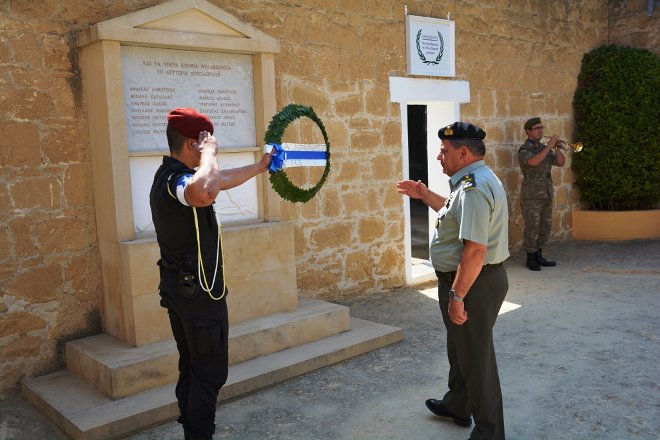  Η αλλαγή σκυτάλης στην διοίκηση της Ελληνικής Δύναμης Κύπρου έγινε από απερχόμενο Διοικητή της ΕΛΔΥΚ, Συνταγματάρχη Κουρή Γεώργιο στο νέο Διοικητή της ΕΛΔΥΚ, Συνταγματάρχη Θεοδώρου Εμανουήλ.