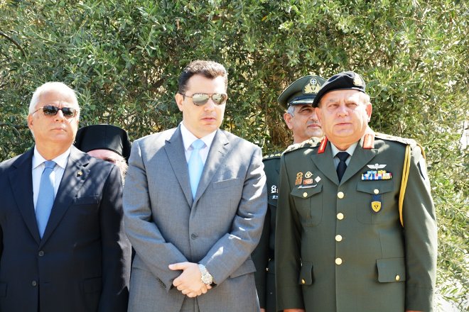 Στην τελετή παρευρέθηκαν επίσης ο Υπουργός Άμυνας της Κύπρου κ. Χριστόφορος Φωκαΐδης, ο Πρέσβης της Ελλάδας στη Κύπρο κ. Βασίλειος Παπαϊωάννου και ο Διευθυντής της Διεύθυνσης Πεζικού του Γενικού Επιτελείου Στρατού Υποστράτηγος κ. Απόστολος Κωστόπουλος.