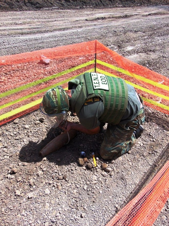 21-8-2014 Καταστροφή Βλήματος ΠΒ HE 122.2 χιλ. σε μη οπλισμένη κατάσταση στο Περιβόλι Δομοκού.