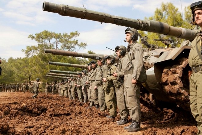 Τον κ. Αβραμόπουλο θα συνοδεύουν η πολιτική και η στρατιωτική ηγεσία του Υπουργείου Εθνικής Άμυνας.