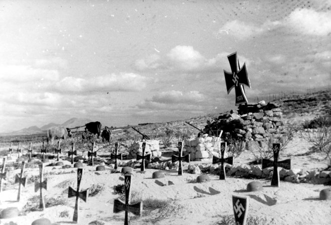 Με αφορμή την επέτειο της συμπλήρωσης των 75 χρόνων από τη Μάχη της Κρήτης (1941-2016), ο γνωστός Ρεθυμνιώτης ιστοριοδίφης και συλλέκτης Δημήτρης Σκαρτσιλάκης εκθέτει την πλούσια συλλογή τεκμηρίων από τις φονικές μάχες που διεξάχθηκαν γύρω από τη γενέτειρά του, οι οποίες μέχρι σήμερα έμειναν στη σκιά των μαχών που έγιναν γύρω από τα Χανιά.