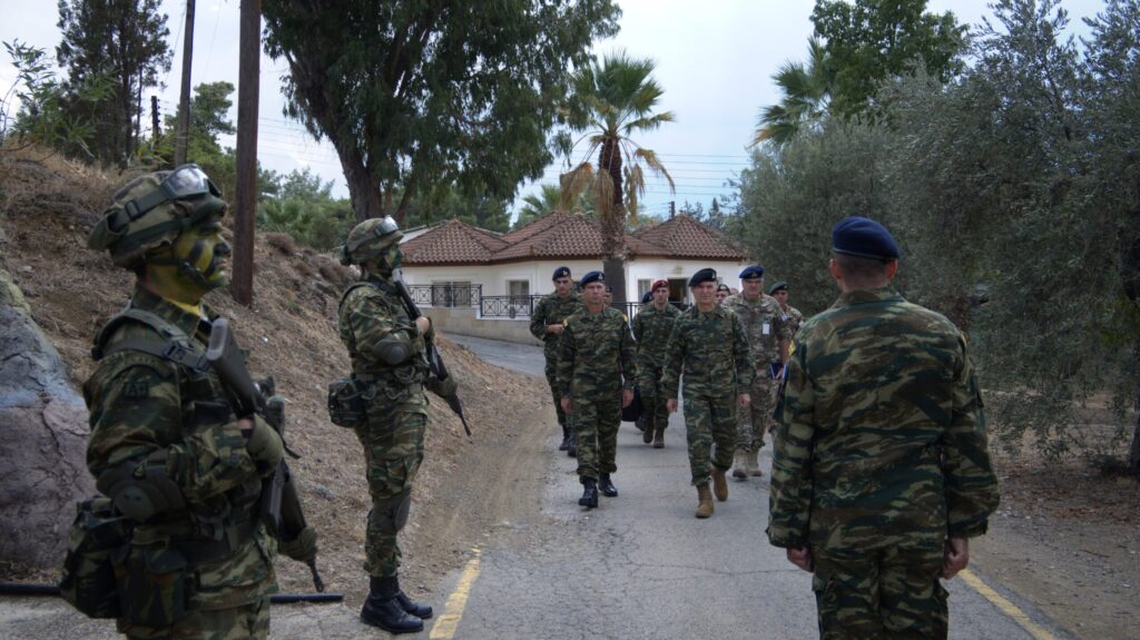 O Αρχηγός επισκέφθηκε την έδρα της ΕΛΔΥΚ και είχε συναντήσεις με τον υπουργό Άμυνας της Κυπριακής Δημοκρατίας και τον Αρχηγό της Εθνικής Φρουράς.