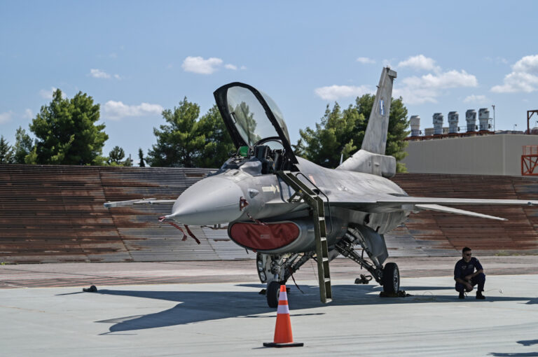 Τα μαχητικά παραδόθηκαν από την ΕΑΒ, καθώς ολοκληρώθηκε το πρόγραμμα εκσυγχρονισμού τους.