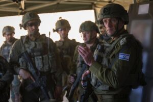 Σύμφωνα με το BBC η 98η Μεραρχία των IDF μετακινήθηκε ήδη στο βόρειο Ισραήλ.