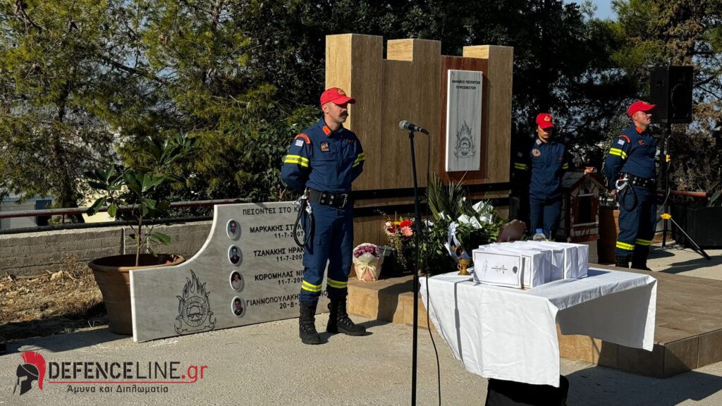 Η επιμνημόσυνη δέηση για τους πεσόντες πυροσβέστες τελέστηκε στο μνημείο που υπάρχει στις εγκαταστάσεις του 4ου Π.Σ. Ηρακλείου.