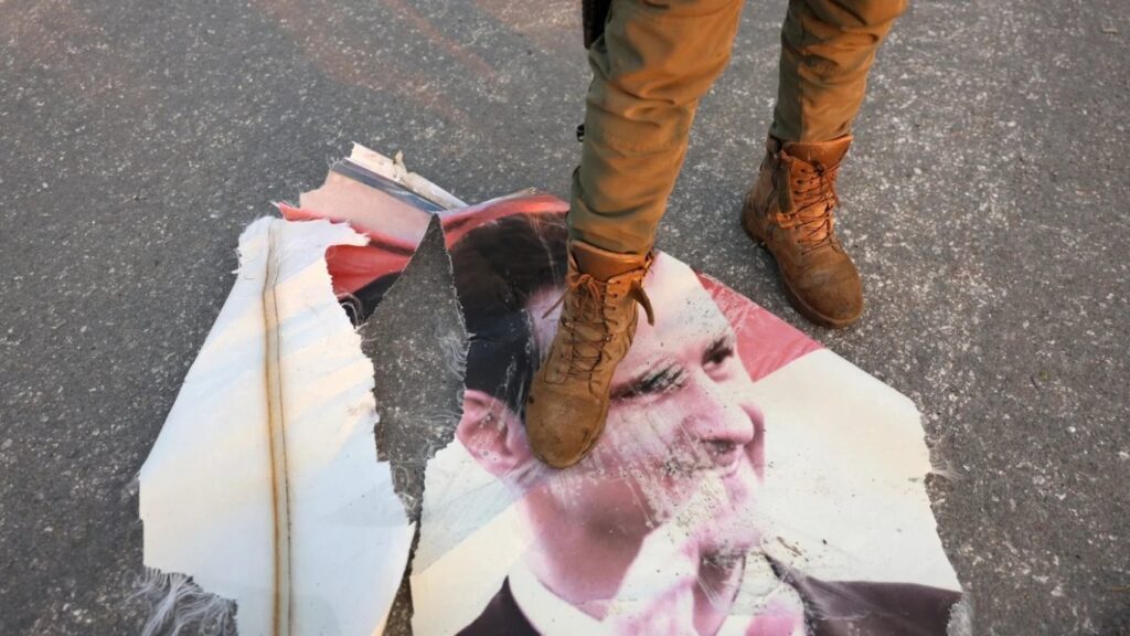 Ακάθεκτοι προελαύνουν οι ισλαμιστές στη Συρία, αφού ισχυρίζονται ότι έφτασαν στα προάστια της Δαμασκού.