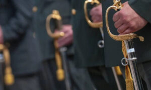Τα αναδρομικά των αποστράτων αποτελούν ένα μείζον ζήτημα για χιλιάδες συνταξιούχους, καθώς αφορούν χρηματικές επιστροφές από παλαιότερες περικοπές στις συντάξεις τους.