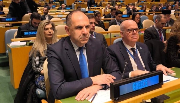 Χρειαζόμαστε μία συμφωνία που θα δρα αποτρεπτικά τα επόμενα χρόνια, είπε στην ομιλία του ο Έλληνας υπουργός Εξωτερικών, στην επέτειο των τριών ετών από την ρωσική εισβολή στην Ουκρανία.