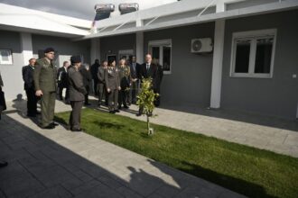 Παρουσία Δένδια η τελετή εγκαινίων του συγκροτήματος Στρατιωτικών Οικημάτων Αξιωματικών.