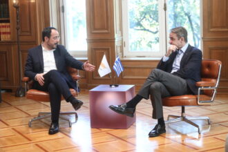 Τον πρόεδρο της Κυπριακής Δημοκρατίας υποδέχθηκε ο πρωθυπουργός στο Μέγαρο Μαξίμου.