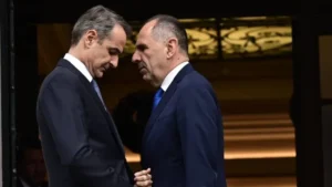 Με τη σφραγίδα των Κυριάκου Μητσοτάκη και Γιώργου Γεραπετρίτη είναι η σημερινή απουσία της Ελλάδας από τη Σύνοδο του Λονδίνου, ίσως την κρισιμότερη στιγμή της σύγχρονης ευρωπαϊκής ιστορίας.