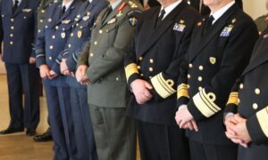 Τι πρέπει να κάνουν οι απόστρατοι - Πώς θα γίνει η αίτηση για τα αναδρομικά και πότε προγραμματίζονται οι πληρωμές.