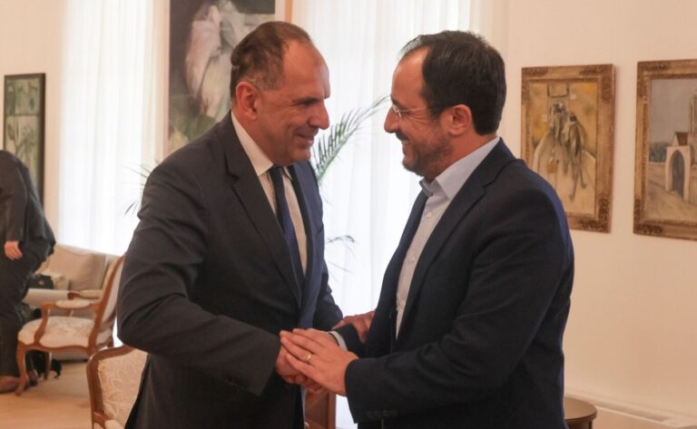 Ο Πρόεδρος της Δημοκρατίας Νίκος Χριστοδουλίδης και ο Έλληνας υπουργός Εξωτερικών Γιώργος Γεραπετρίτης, έλαβαν σήμερα τις επιστολές από τον Γ.Γ. του ΟΗΕ.