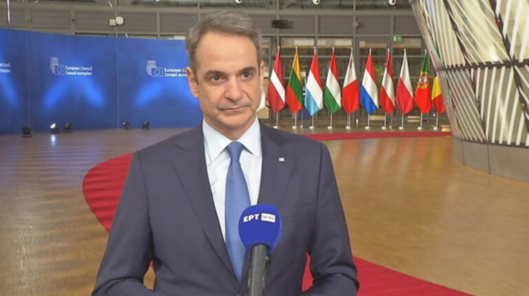 «Ελπίζω η ρήτρα διαφυγής να ενεργοποιηθεί το συντομότερο και να αφορά το έτος 2025» είπε από τις Βρυξέλλες ο πρωθυπουργός, μετά τη Σύνοδο Κορυφής.