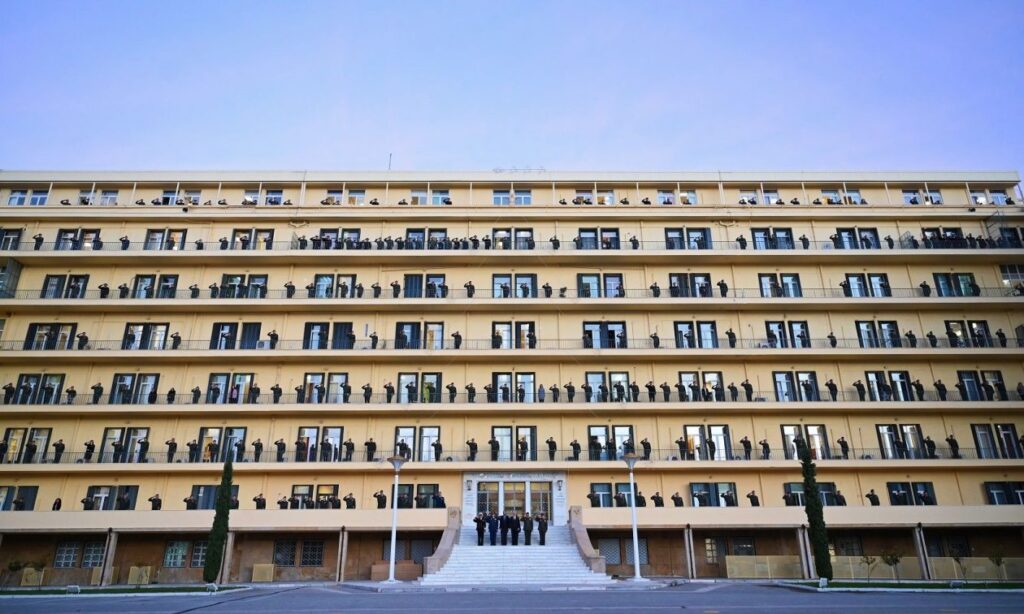 Σύμφωνα με εκτιμήσεις, η ταυτόχρονη απομάκρυνση 581 Αξιωματικών θα δημιουργήσει ακόμα μεγαλύτερα κενά στις υπηρεσίες των ΕΔ.