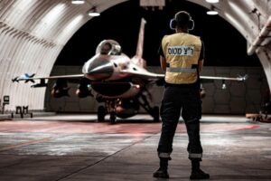 Η Τουρκία έχει προωθήσει δυνάμεις για να καταλάβει τον έλεγχο της αεροπορικής βάσης Τ4 στη Συρία, με το Ισραήλ να αντιδρά δυναμικά.
