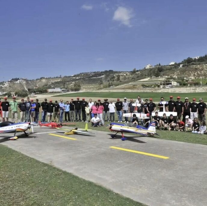 Για περισσότερα από 25 χρόνια ήταν ο τόπος συνάντησης και δραστηριότητας των αερομοντελιστών. Λογάριαζαν όμως χωρίς τον... βοσκό.