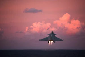 Υπογράφηκε η σύμβαση για την προμήθεια 26 Rafale Marine από την Ινδία, που θα εξοπλίσει με το γαλλικό μαχητικό και το Πολεμικό της Ναυτικό.