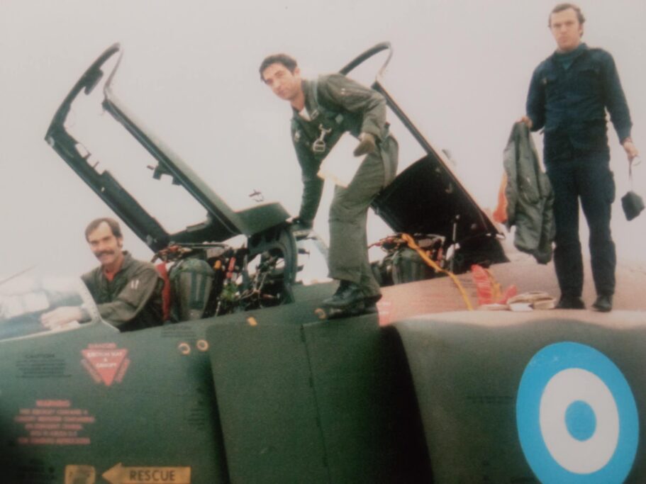 Απο την αφιξη του πρωτου RF-4E (77-1761) στις. 03/11/1978. Ο Β. Κατσιαντωνης διακρινεται στην πισω θεση του φωτοαναγνωριστικου αεροσκαφους.