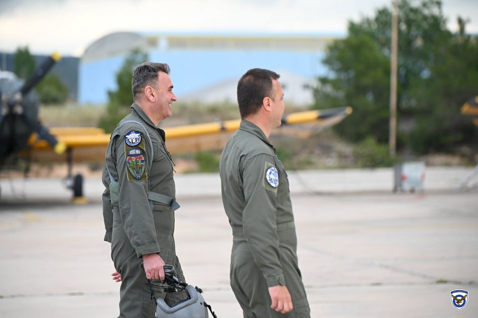 Ο Υποπτέραρχος (Ι) Β. Μπρούμας, επισκέφθηκε την 359 ΜΑΕΔΥ ενόψει της έναρξης της πυροσβεστικής περιόδου και πέταξε με αεροσκάφος της Μοίρας.