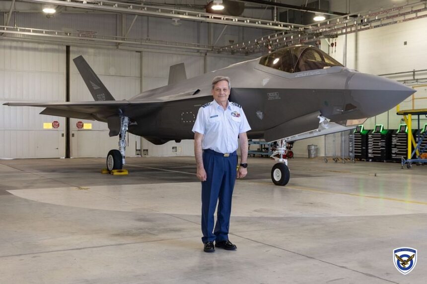 O Αρχηγός ΓΕΑ στις ΗΠΑ - Επισκέφθηκε την Lockheed Martin και την 188th Wing όπου θα εκπαιδευτούν οι Έλληνες πιλότοι και τεχνικοί στο F-35.