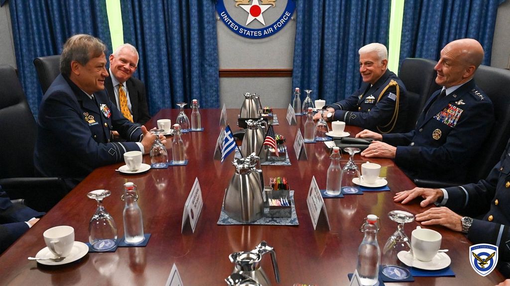 O Αρχηγός ΓΕΑ στις ΗΠΑ - Επισκέφθηκε την Lockheed Martin και την 188th Wing όπου θα εκπαιδευτούν οι Έλληνες πιλότοι και τεχνικοί στο F-35.