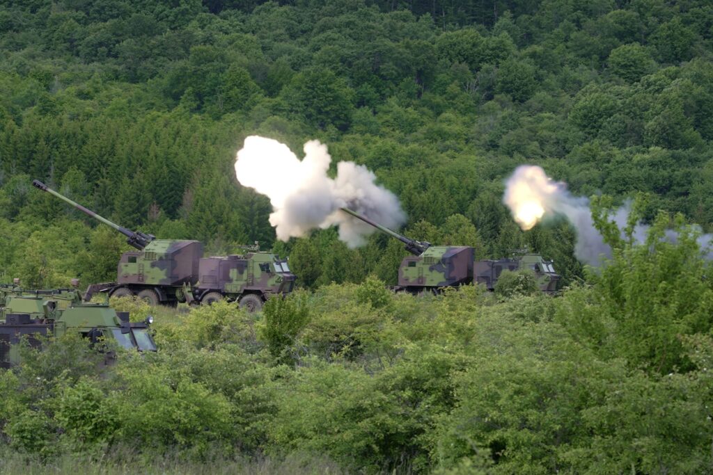 Η Εθνική Φρουρά συμμετείχε με προσωπικό των Μονάδων Πυροβολικού, σε εκπαιδευτικές βολές Α/ Πυροβόλων 155 χιλ. «NORA», στη Σερβία.
