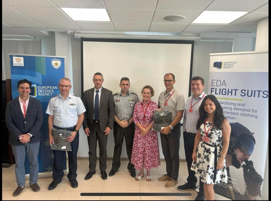 Παραδόθηκε η πρώτη παραγγελία αντιπυρικών φορμών για τους Ιπτάμενους του ΓΕΕΦ/ΔΑ, μέσω του Ευρωπαϊκού Οργανισμού Άμυνας.