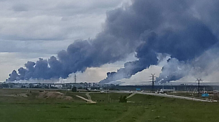 Λεπτομέρειες για τον τρόπο με τον οποίο οργανώθηκε η ουκρανική επίθεση σε τουλάχιστον τέσσερις ρωσικές αεροπορικές βάσεις.