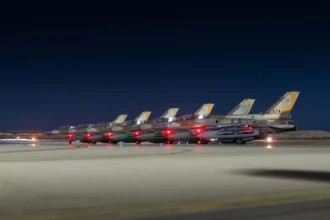 Η Ισραηλινή Πολεμική Αεροπορία έχει πραγματοποιήσει μέχρι στιγμής πέντε κύματα επιθέσεων εναντίον στόχων στο Ιράν