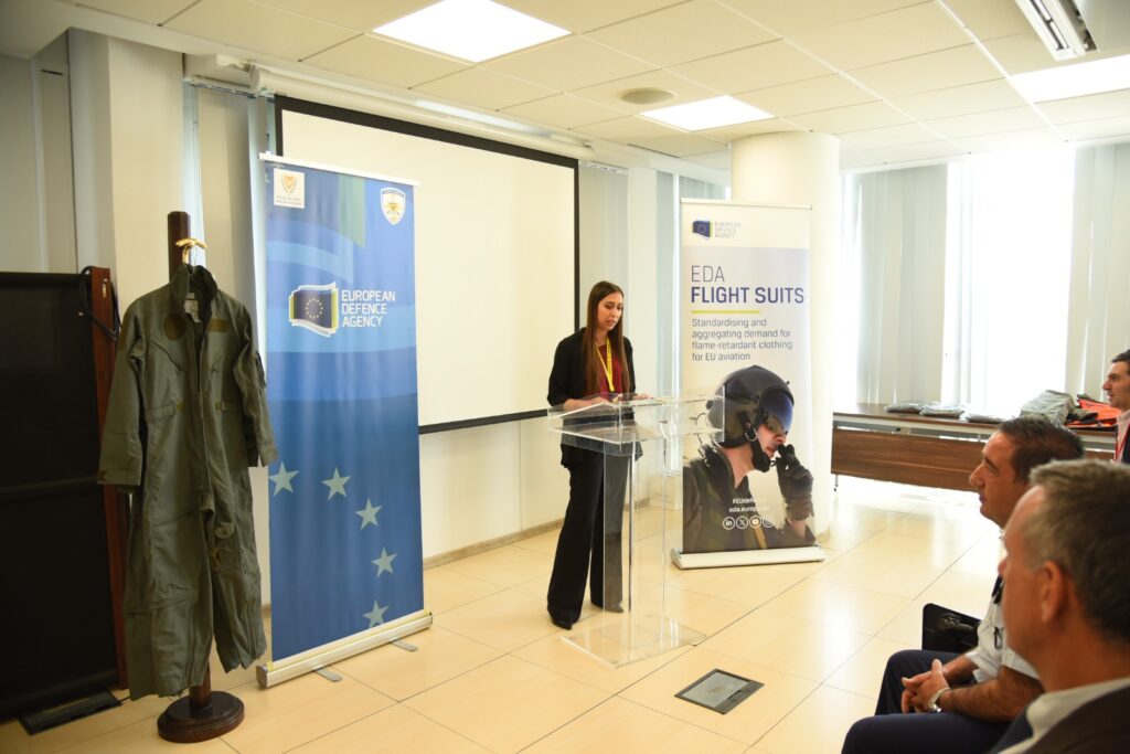 Παραδόθηκε η πρώτη παραγγελία αντιπυρικών φορμών για τους Ιπτάμενους του ΓΕΕΦ/ΔΑ, μέσω του Ευρωπαϊκού Οργανισμού Άμυνας.