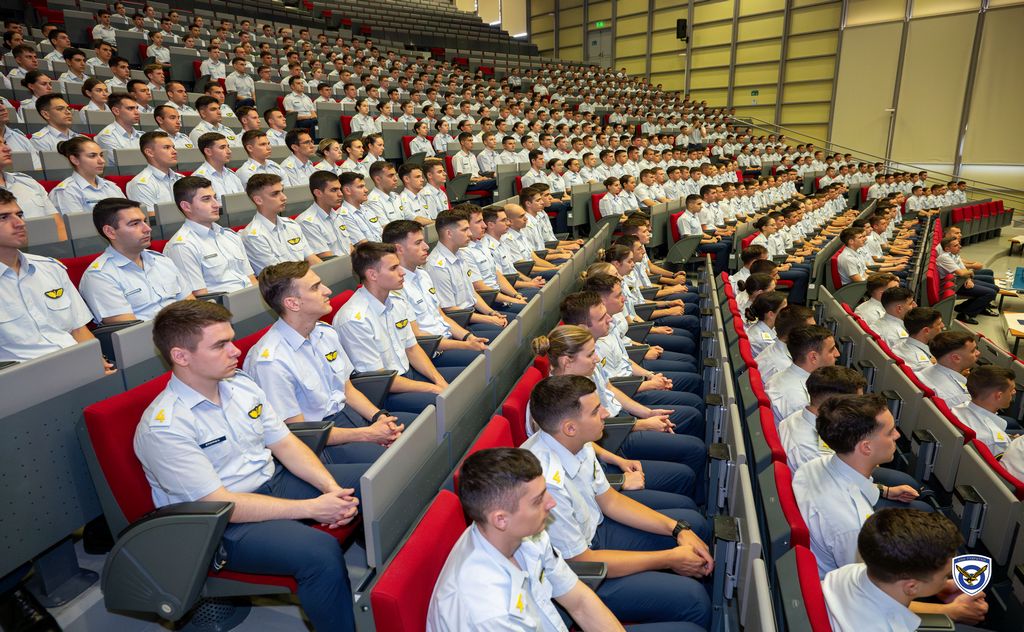Έμφαση στα προγράμματα της Πολεμικής Αεροπορίας, στις μελλοντικές επιδιώξεις, καθώς και στη μέριμνα προσωπικού.