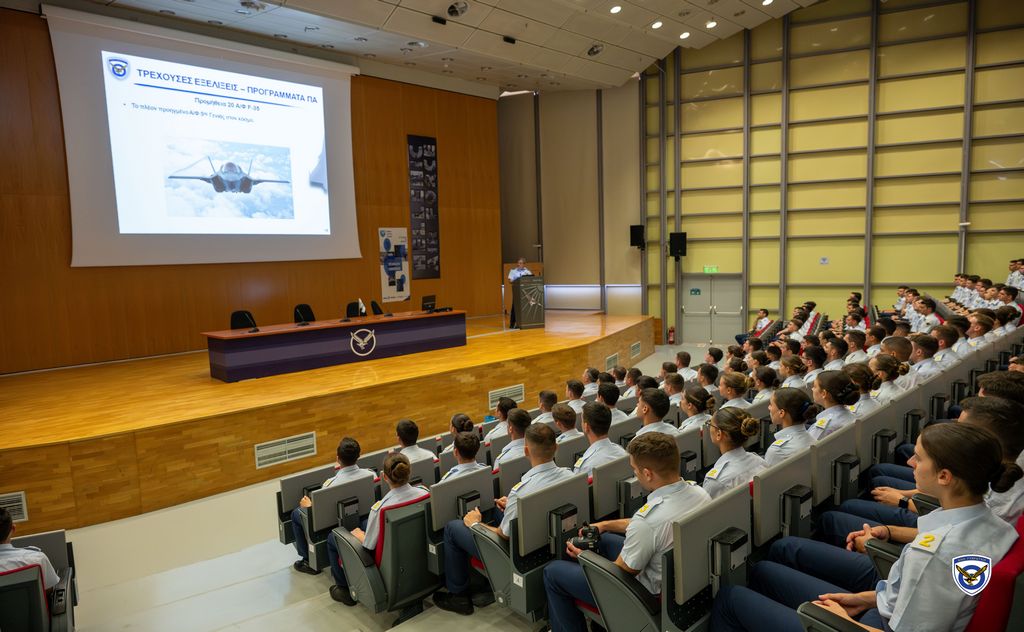 Έμφαση στα προγράμματα της Πολεμικής Αεροπορίας, στις μελλοντικές επιδιώξεις, καθώς και στη μέριμνα προσωπικού.