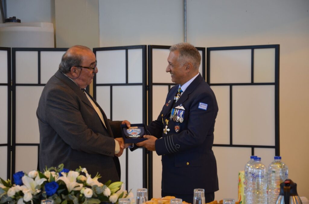 Τελετής παράδοσης - παραλαβής στην 133 Σμηναρχίας Μάχης από τον Σμήναρχο (Ι) Βασίλειο Κρουστάλη, στον Σμήναρχο (Ι) Ιωάννη Σαράντο.