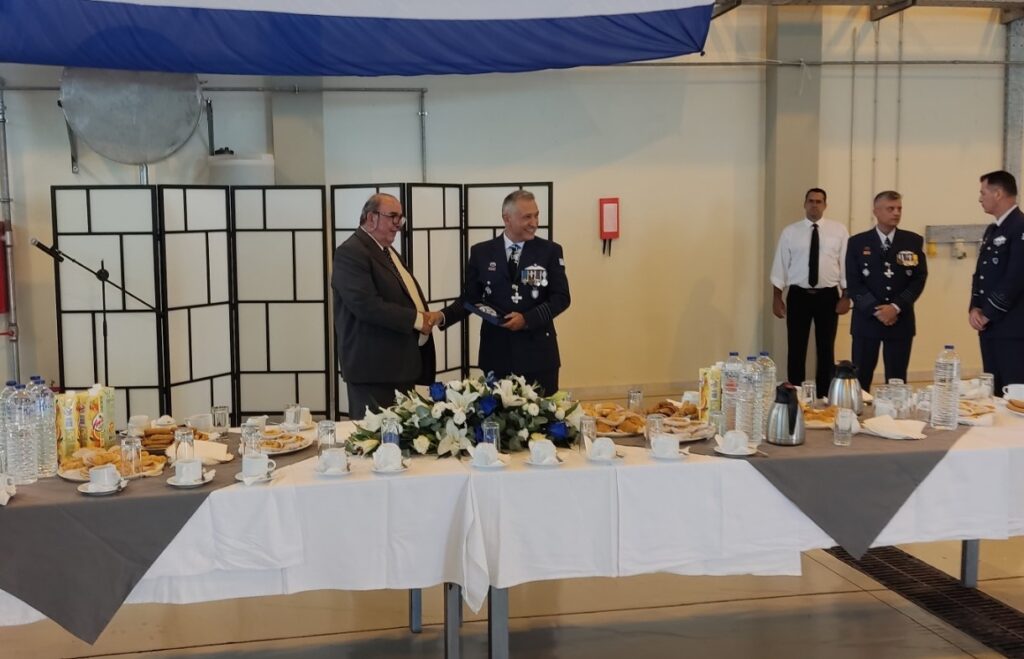 Τελετής παράδοσης - παραλαβής στην 133 Σμηναρχίας Μάχης από τον Σμήναρχο (Ι) Βασίλειο Κρουστάλη, στον Σμήναρχο (Ι) Ιωάννη Σαράντο.