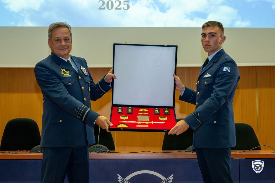 Τελετή ονομασίας των νέων Ανθυποσμηναγών της Πολεμικής Αεροπορίας, στη Σχολή Ικάρων, στην Αεροπορική Βάση Δεκέλειας.