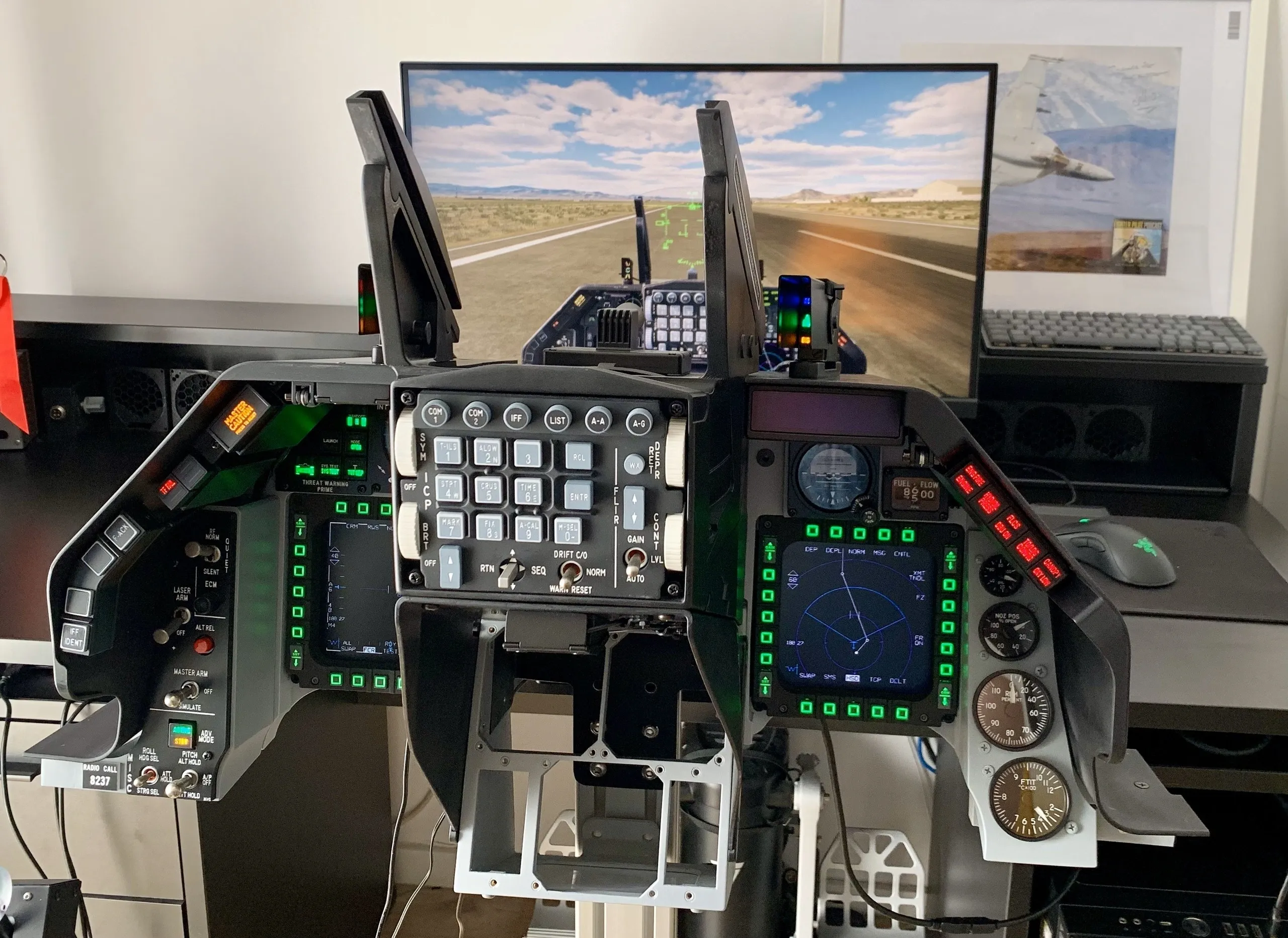 Flight Sim Pro: Ένα πιλοτήριο F-16 στο γραφείο σας (BINTEO) - Defenceline