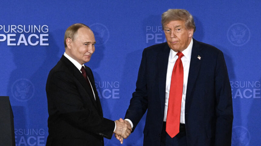 Σε μια επιχείρηση ανασύνταξης βρίσκονται ΗΠΑ, Ευρωπαίοι και Ουκρανοί μετά το ιστορικό ραντεβού Τραμπ - Πούτιν στην Αλάσκα.