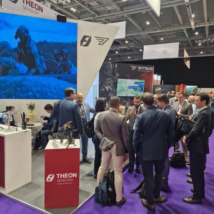 Το σύστημα συμμορφώνεται πλήρως με τις απαιτητικές προδιαγραφές του σχετικού προγράμματος του Στρατού των ΗΠΑ.