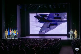 Bραδιά αφιερωμένη στη δράση των ελληνικών και βρετανικών Μοιρών που πολέμησαν πλάι-πλάι στους ουρανούς της Μέσης Ανατολής κατά τον Β΄ ΠΠ.