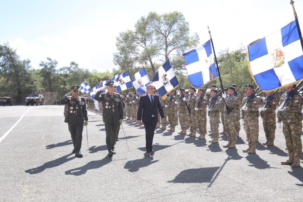 Ο Αντιστράτηγος Γεώργιος Τσιτσικώστας παρέδωσε τη σκυτάλη στον Αντιστράτηγο Εμμανουήλ Θεοδώρου, ο οποίος είναι ο νέος Αρχηγός Εθνικής Φρουράς.