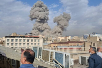 Το Ισραήλ από κοινού με τις ΗΠΑ εξαπέλυσαν επίθεση με το φως της ημέρας σήμερα κατά του Ιράν - Με πυραυλικές επιθέσεις απαντά η Τεχεράνη.