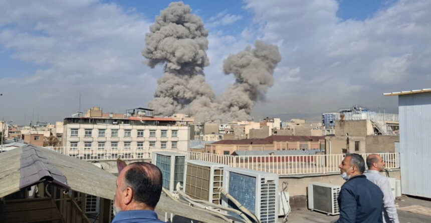 Το Ισραήλ από κοινού με τις ΗΠΑ εξαπέλυσαν επίθεση με το φως της ημέρας σήμερα κατά του Ιράν - Με πυραυλικές επιθέσεις απαντά η Τεχεράνη.