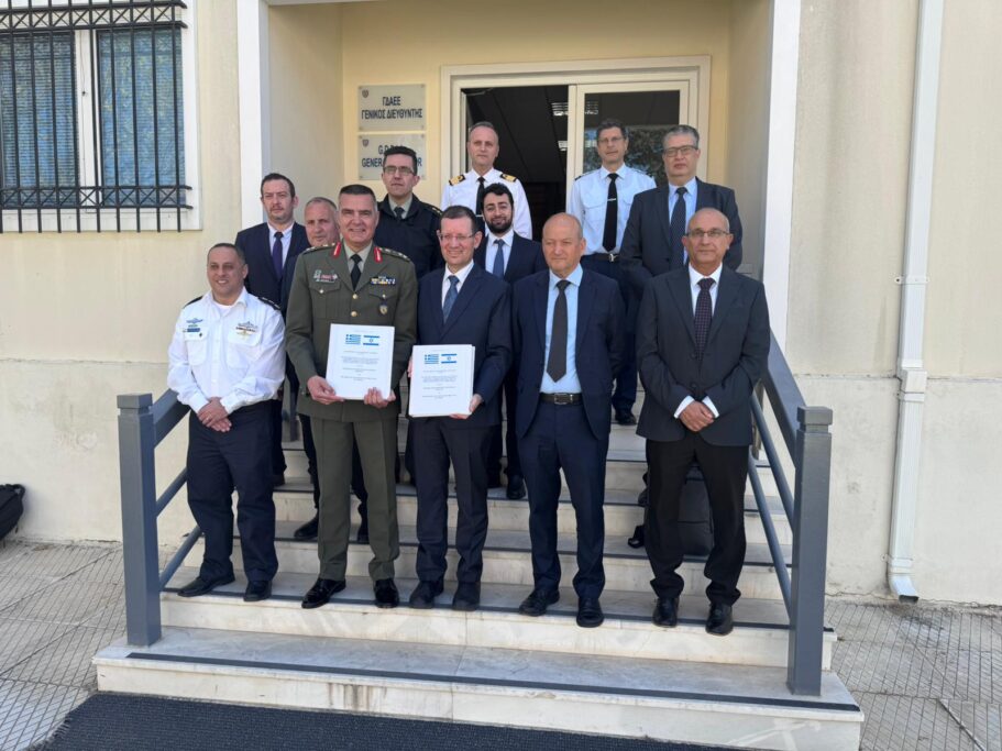 Το Ισραηλινό σύστημα πυραυλικού πυροβολικού PULS (Precise & Universal Launching System) θα αποκτηθεί από τις Ελληνικές Ένοπλες Δυνάμεις.