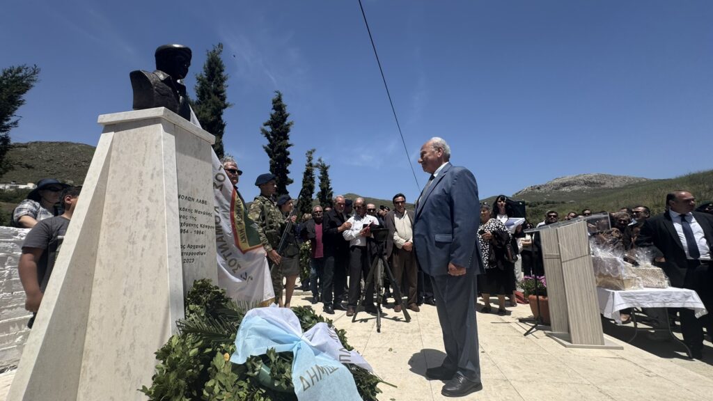 Συγκίνηση στην τελετή αποκαλυπτηρίων της προτομής του ήρωα της Κύπρου, Καταδρομέα της Α’ Μοίρας Καταδρομών, Μανώλη Μπικάκη.